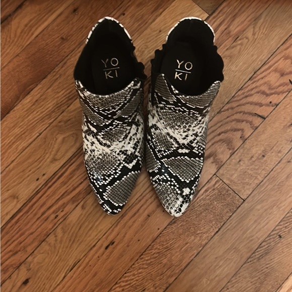 Snakeprint Boots - Picture 4 of 4